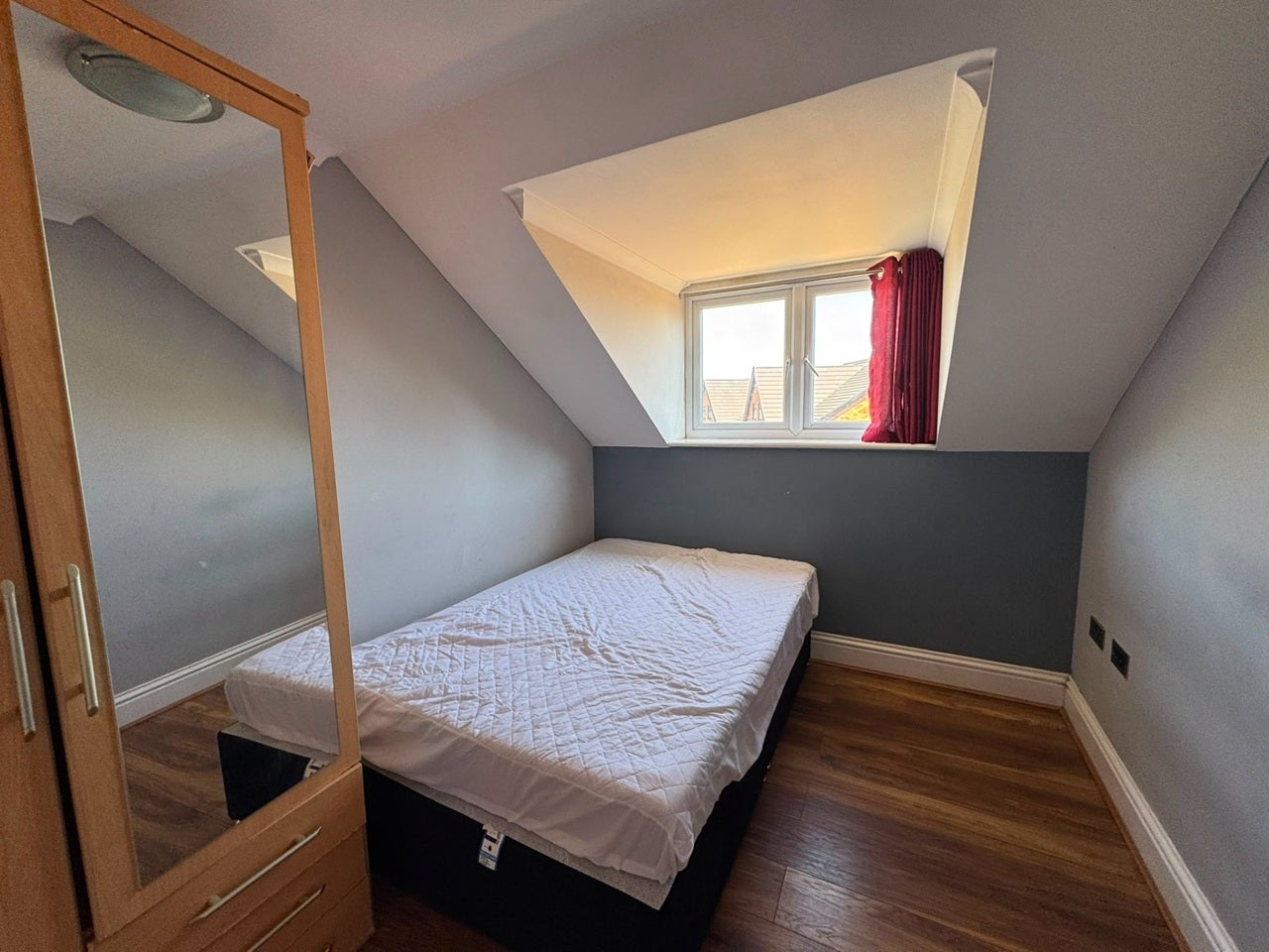 Flat Lampton Road in Greater London