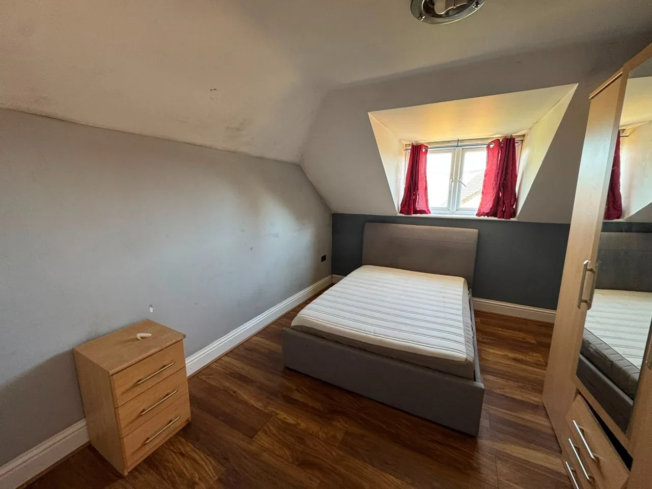 Flat Lampton Road in Greater London