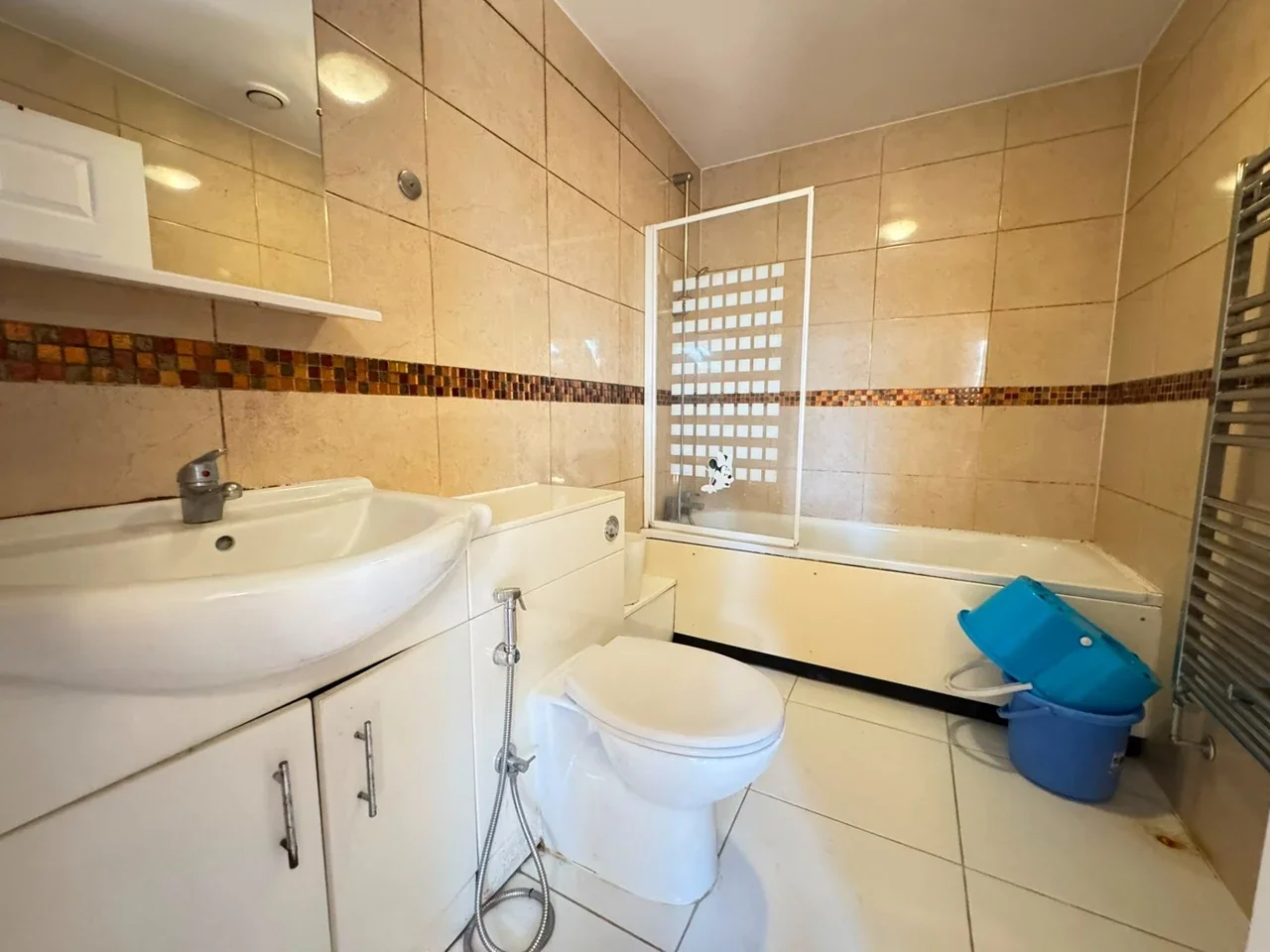 Flat Lampton Road in Greater London