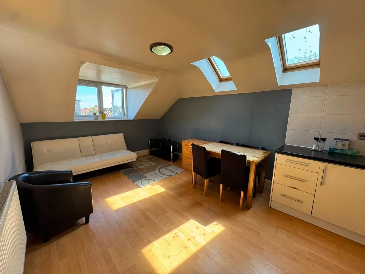Flat Lampton Road in Greater London