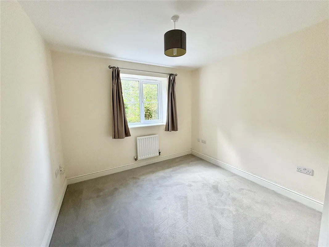 Flat Hansen Gardens in Hedge End