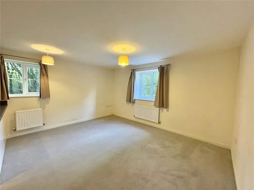 Flat Hansen Gardens in Hedge End