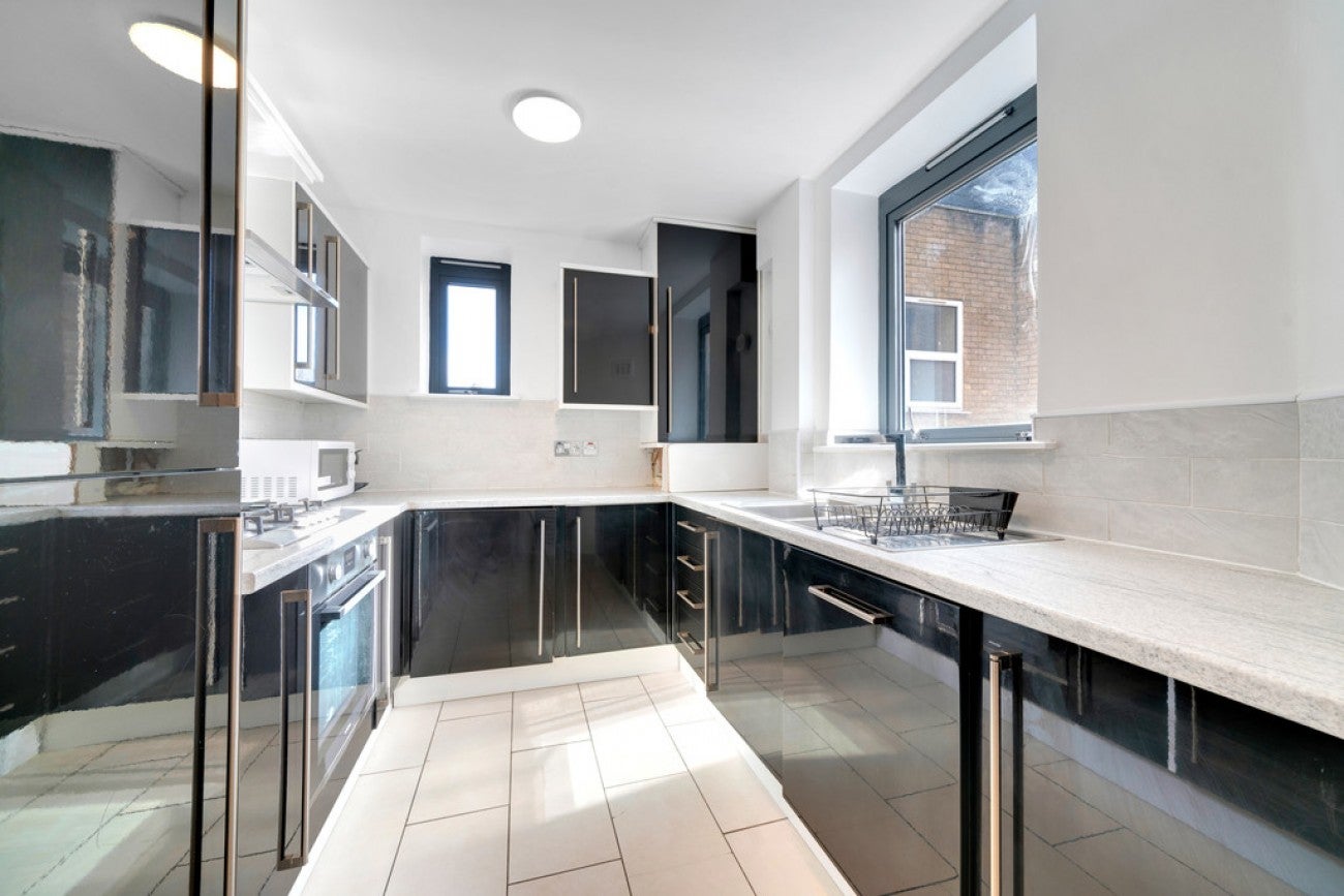 Flat Burslem Street in Greater London