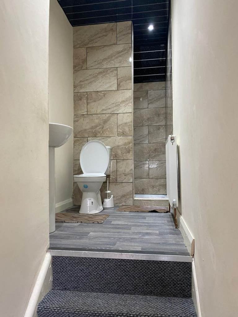 Flat Apsley Crescent in Bradford