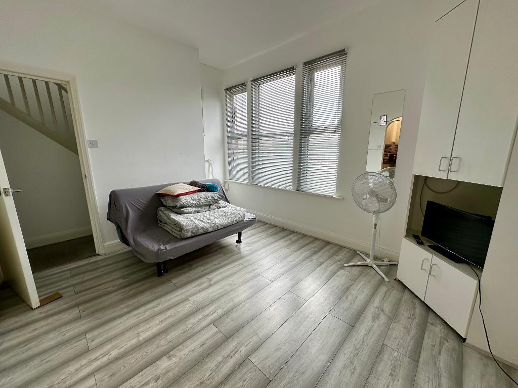 Flat Sutton Road in Southend-on-Sea