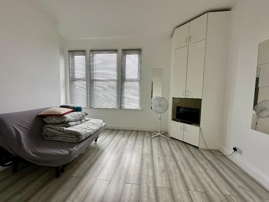 Flat Sutton Road in Southend-on-Sea