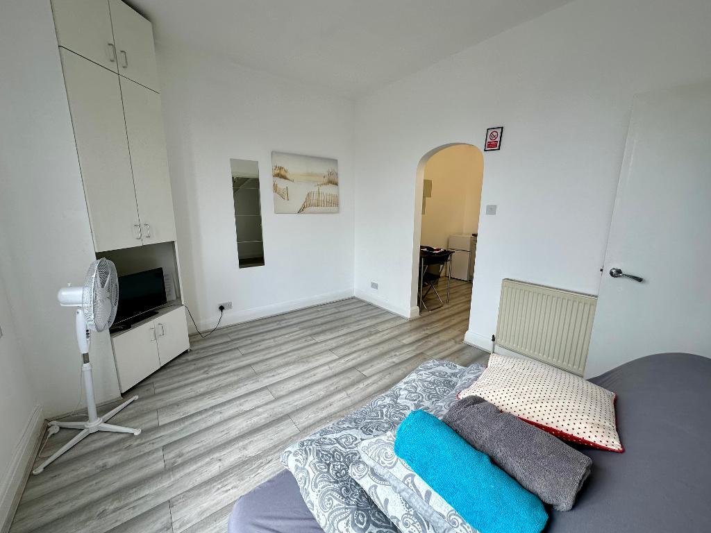 Flat Sutton Road in Southend-on-Sea