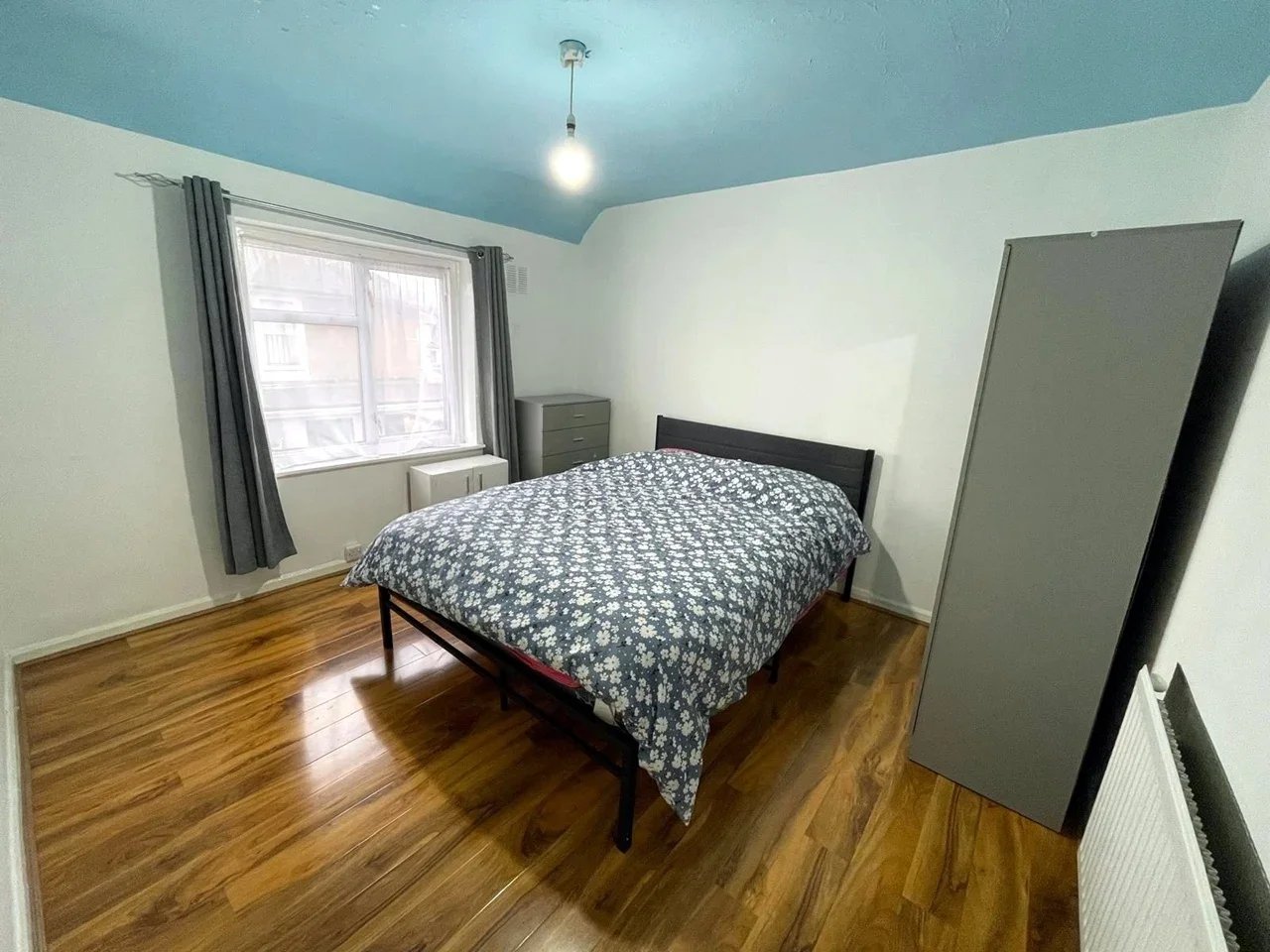 Room Sheppey Road in Greater London