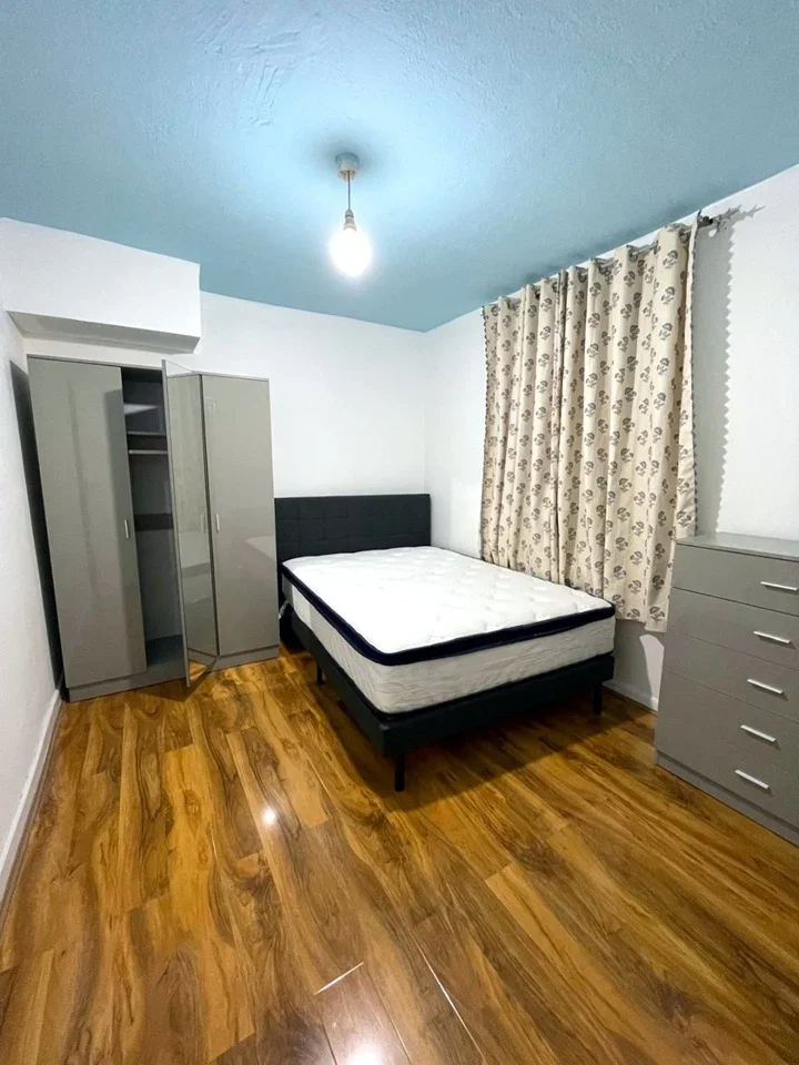 Room Sheppey Road in Greater London