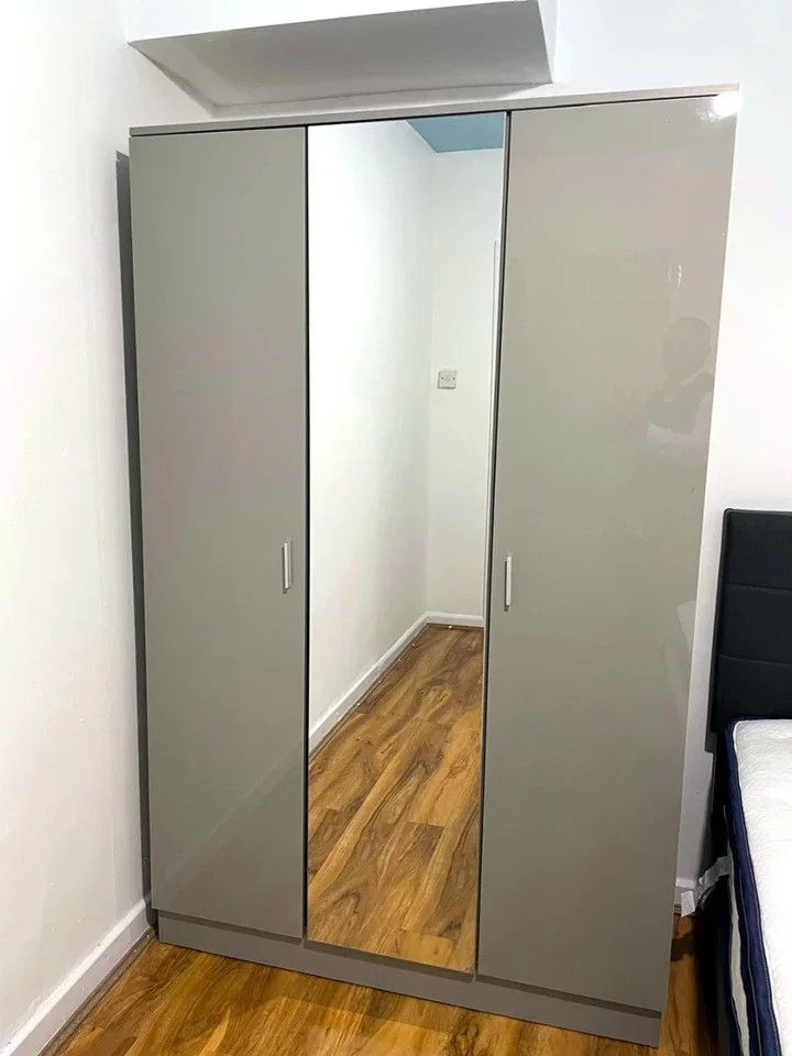 Room Sheppey Road in Greater London