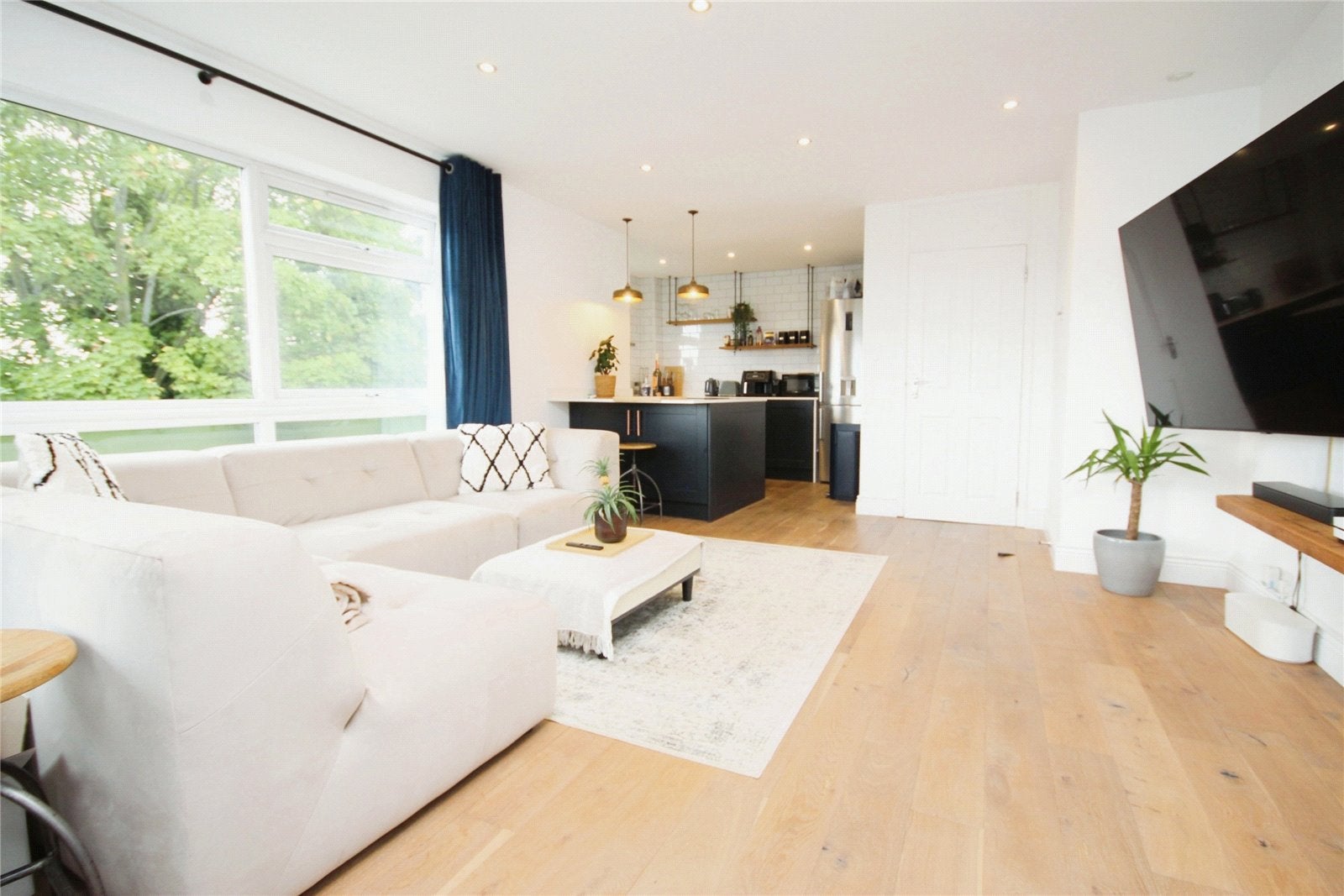 Flat Palmerston Road in Epping Forest