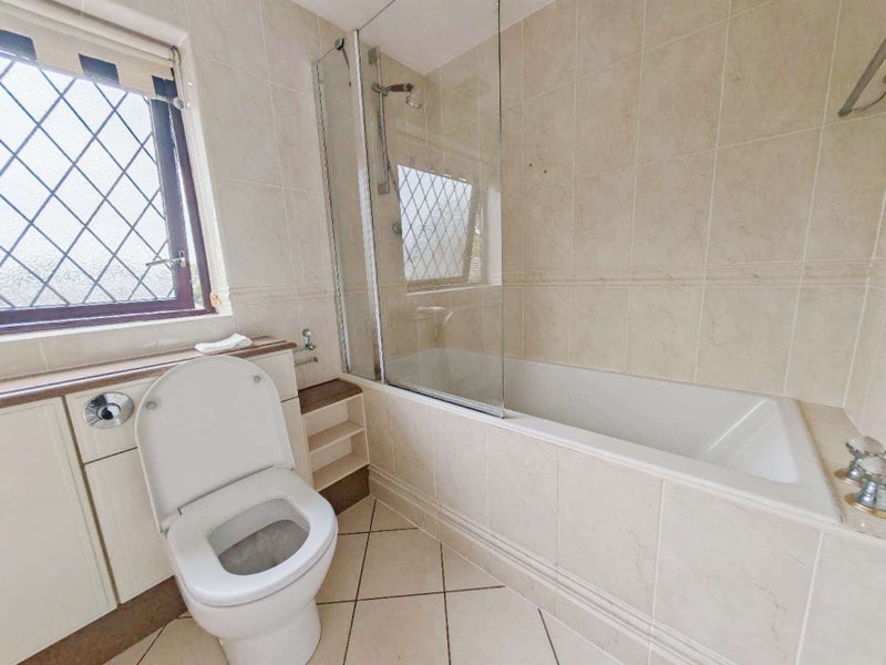 Room Aldrin Way in Coventry