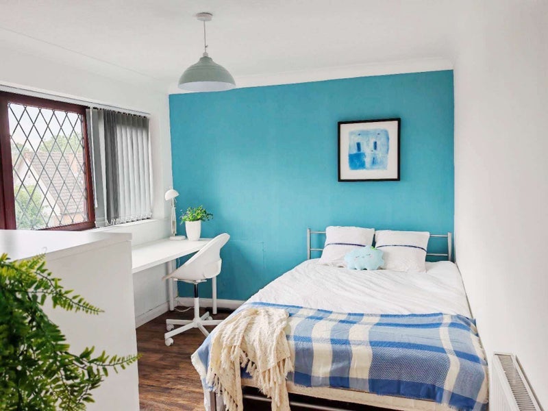 Room Aldrin Way in Coventry