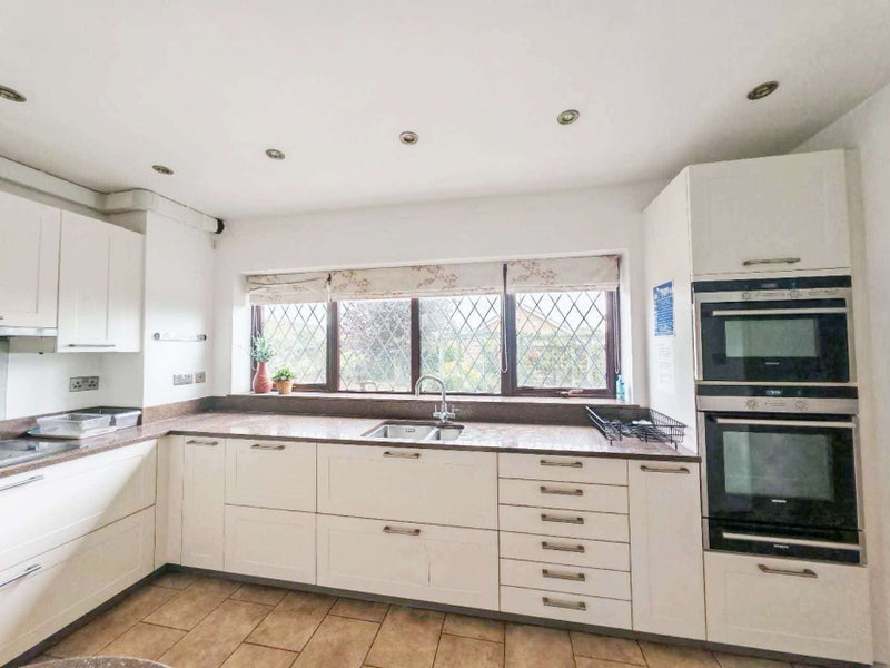 Room Aldrin Way in Coventry