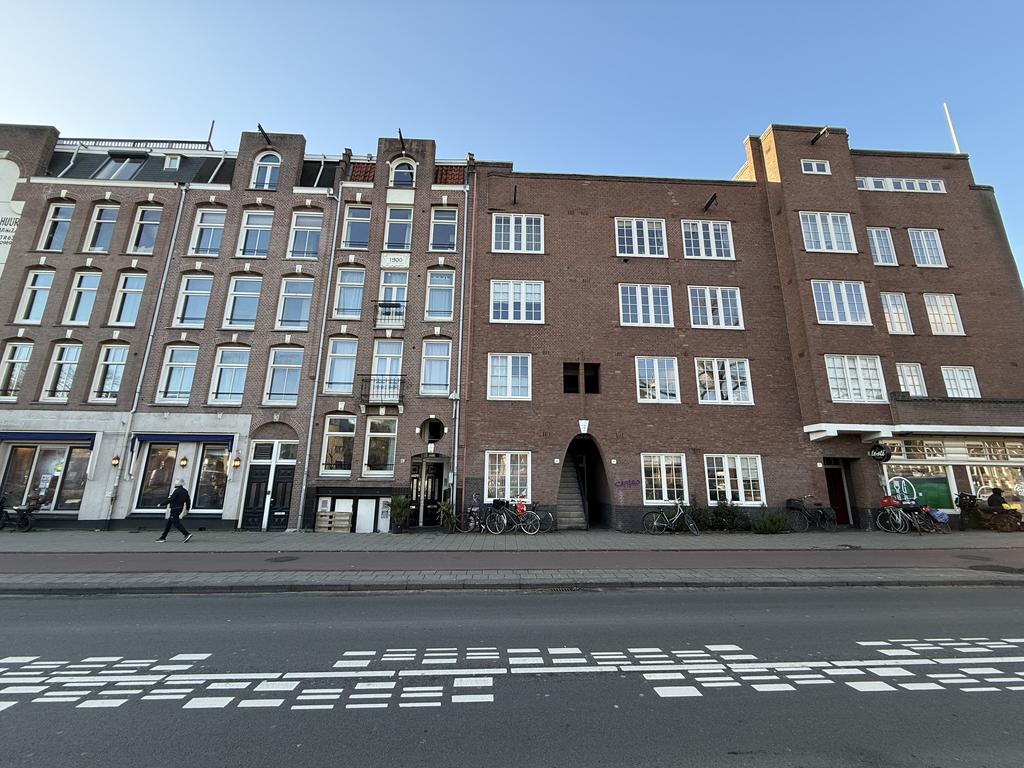 Flat Hobbemakade in Amsterdam