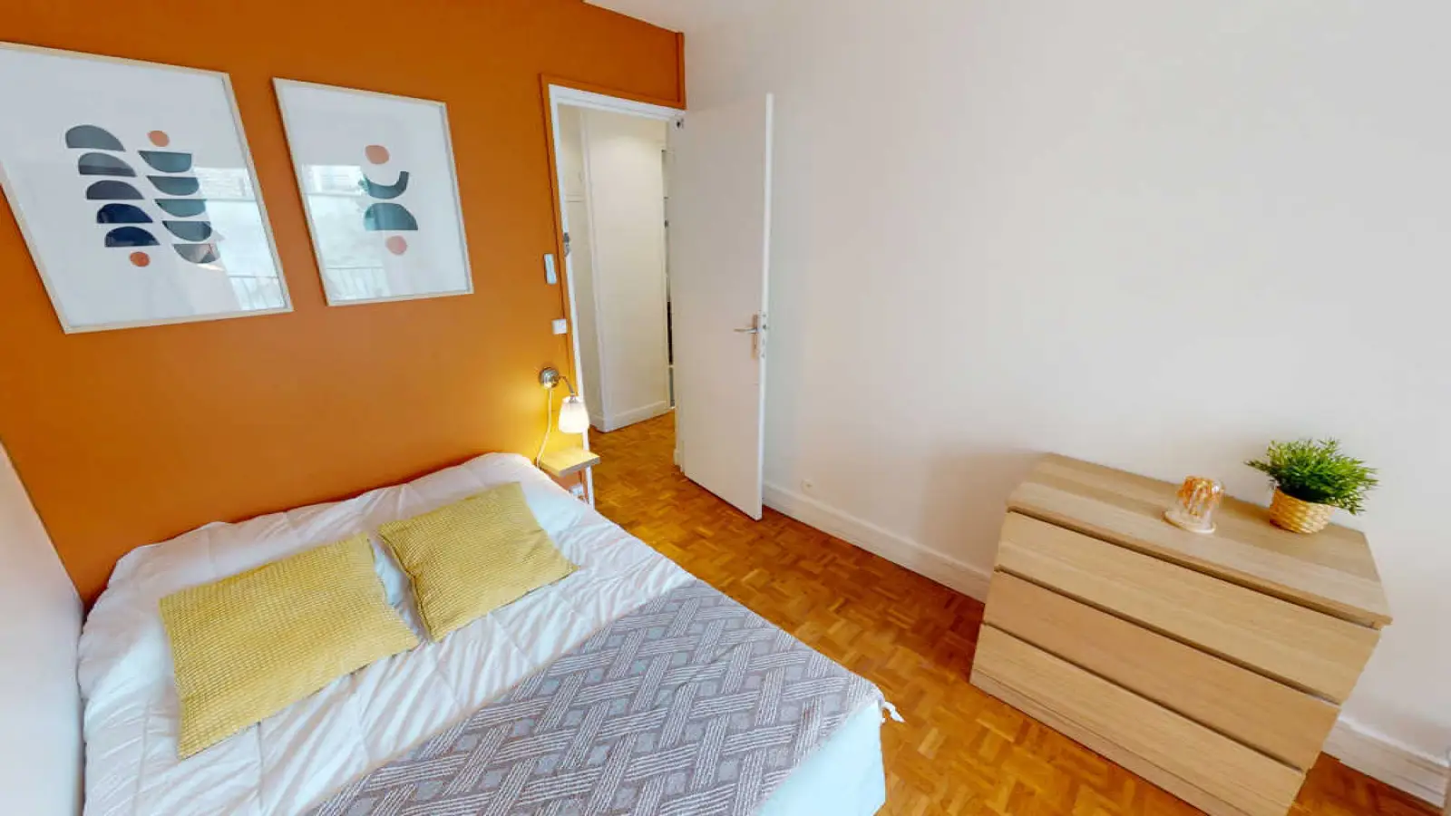 Room Rue Claude Decaen in Paris