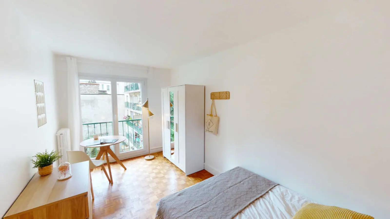 Room Rue Claude Decaen in Paris