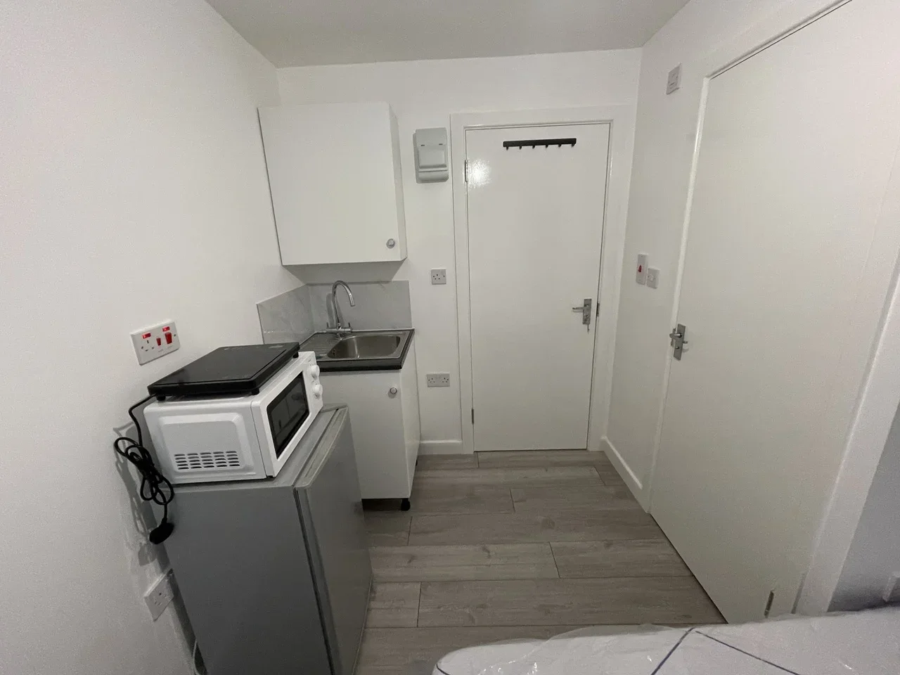 Flat Oakfield Gardens in Greater London