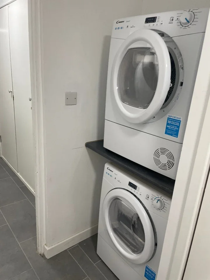 Flat Oakfield Gardens in Greater London
