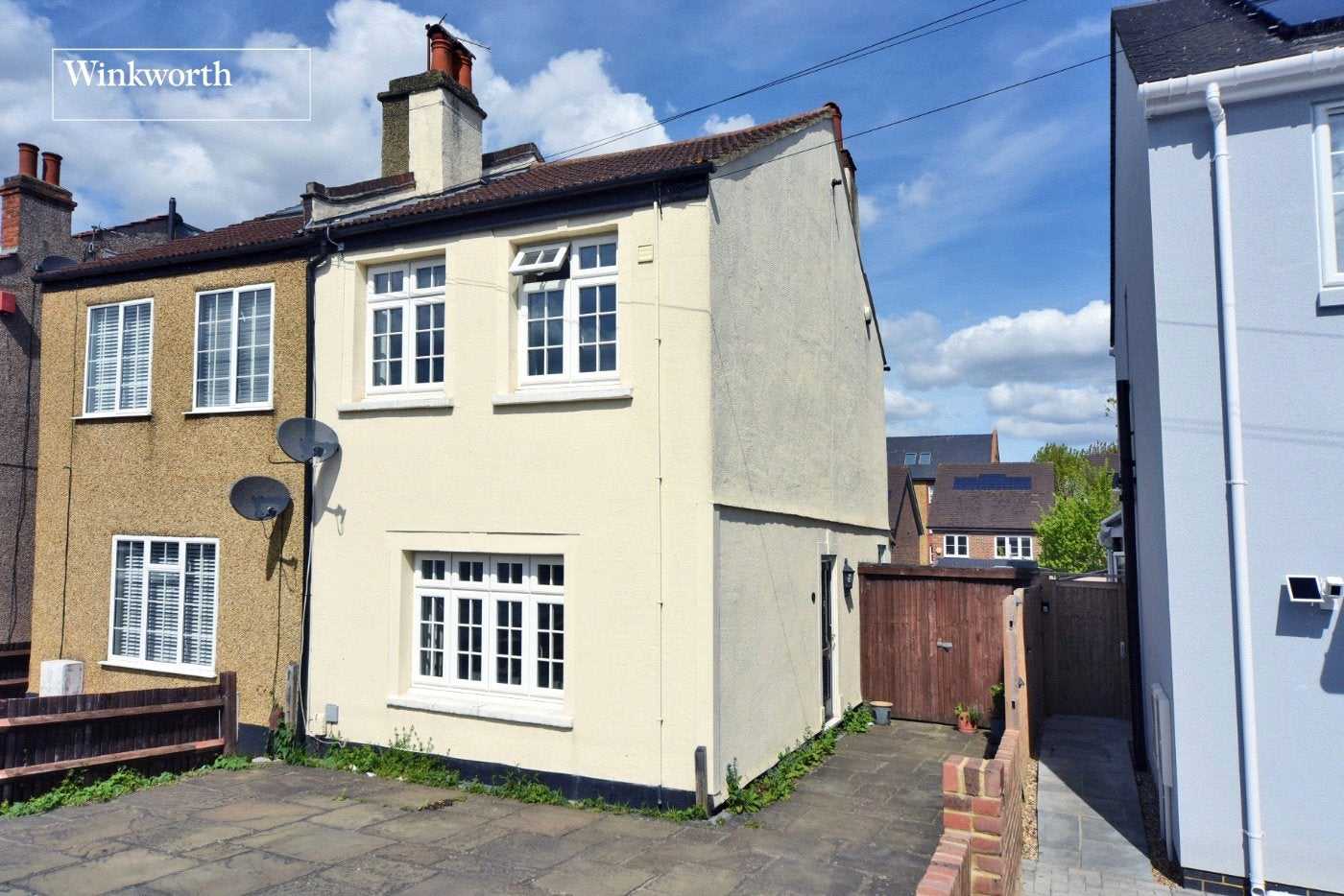 House Clarkes Avenue in Greater London