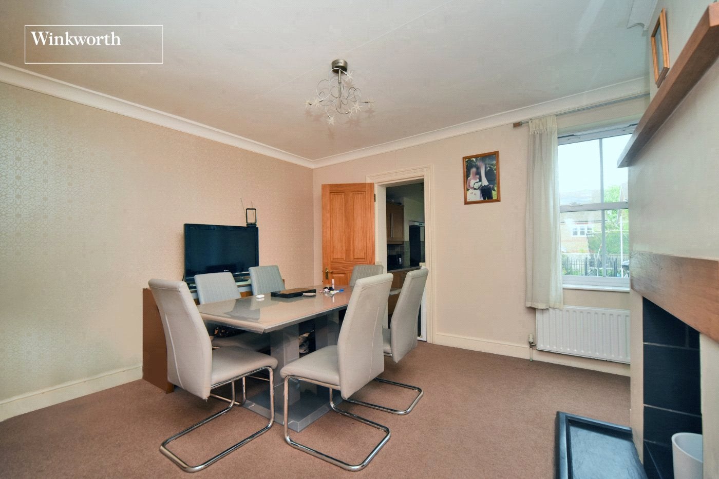House Clarkes Avenue in Greater London