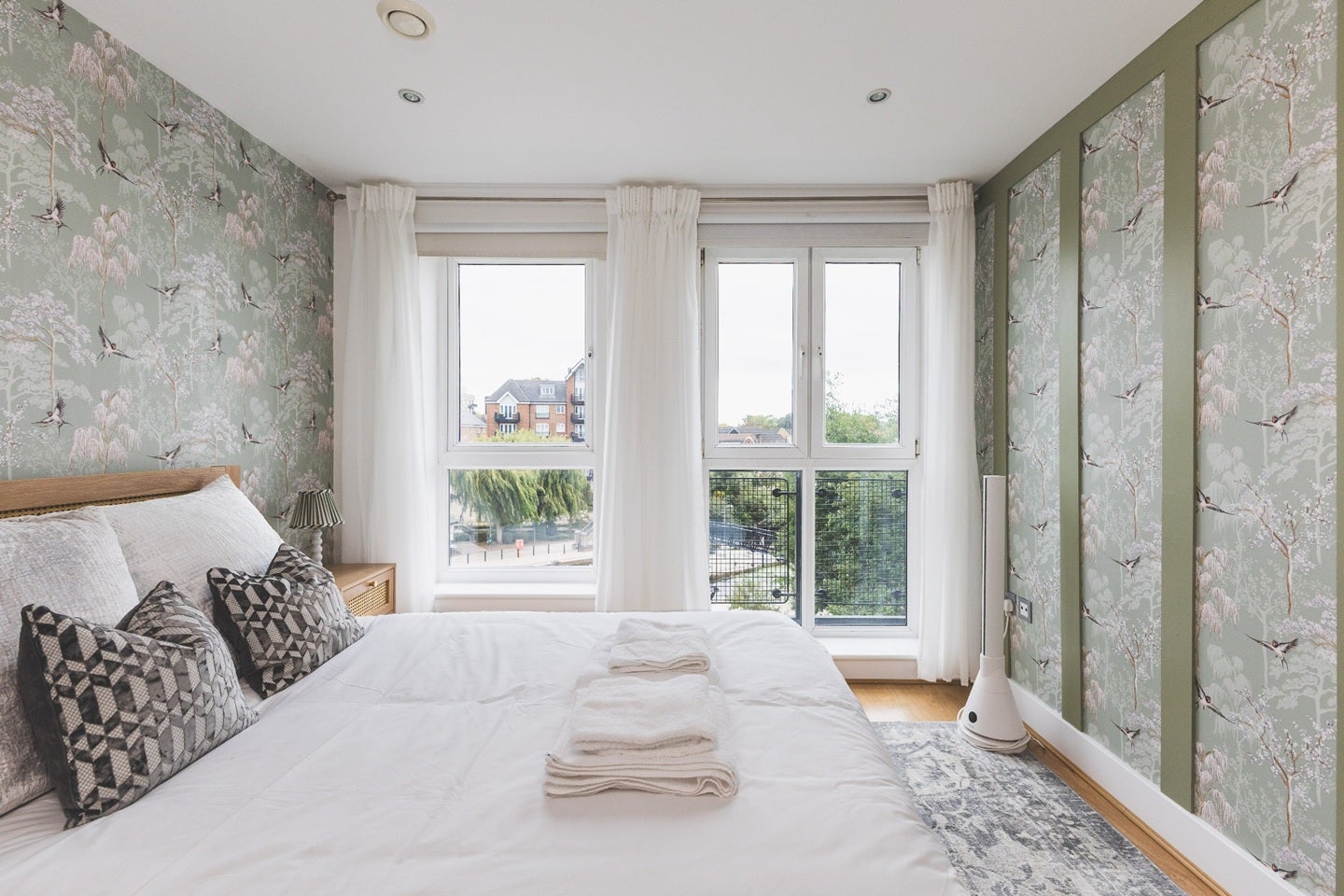 Flat Durham Wharf Drive in Greater London