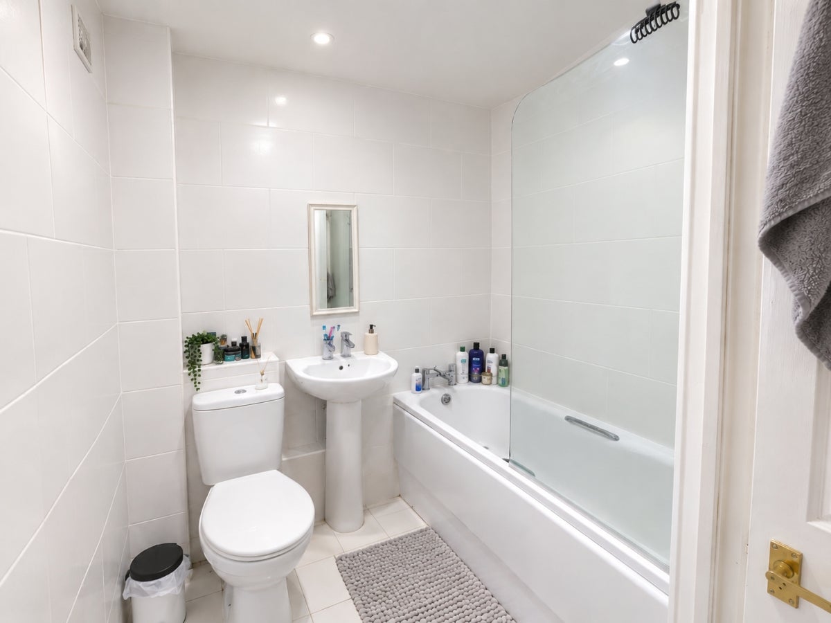 Flat Haydon Close in Greater London