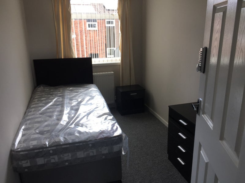 Room Cabul Close in Warrington