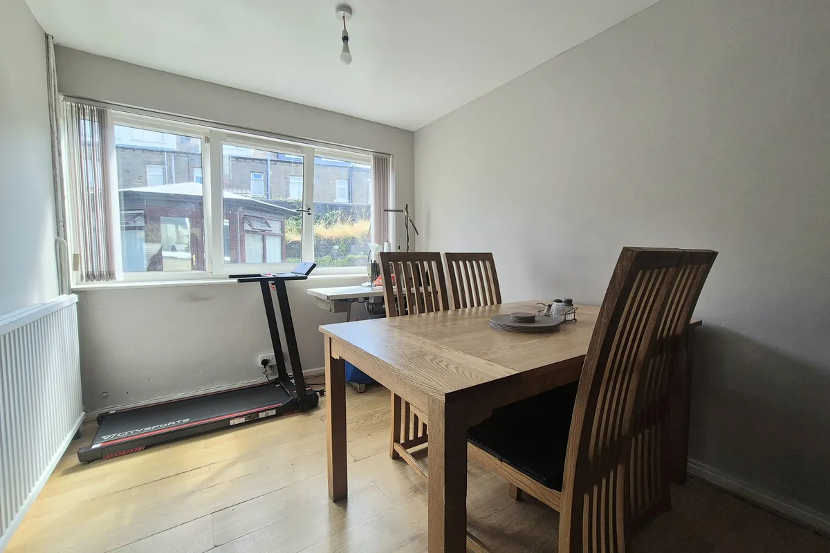 House Kingston Close in Calderdale