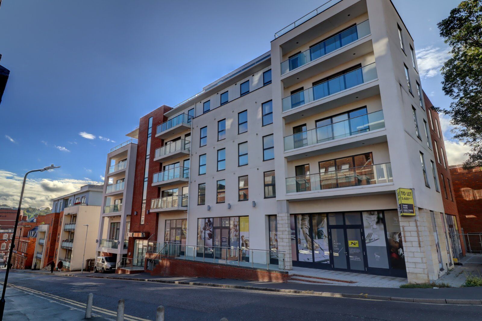 Flat Corporation Street in High Wycombe