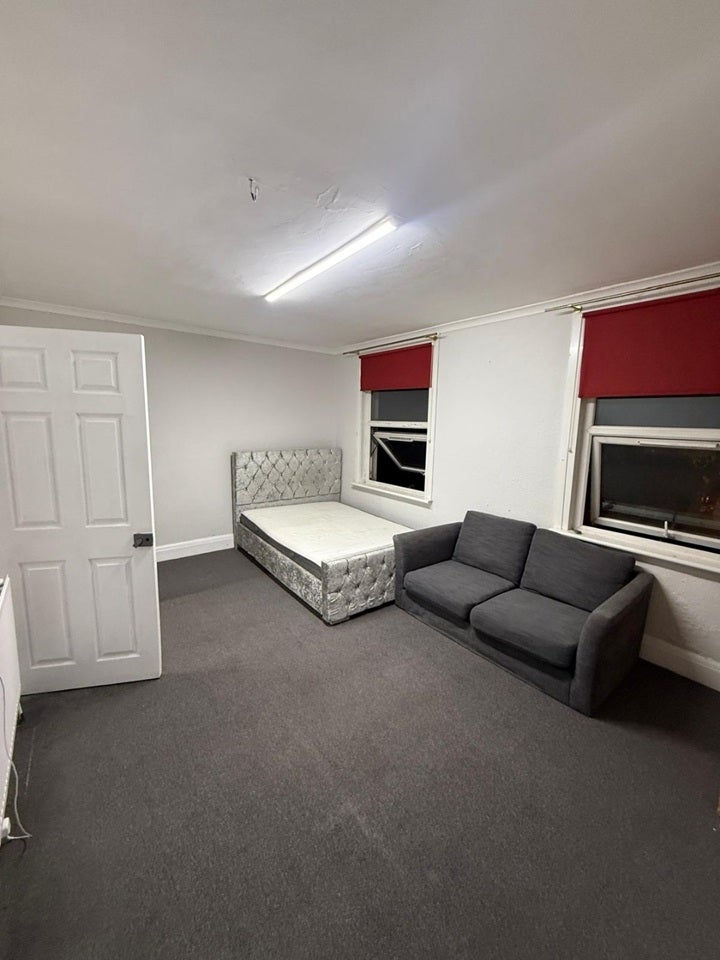 Room London Road in Greater London