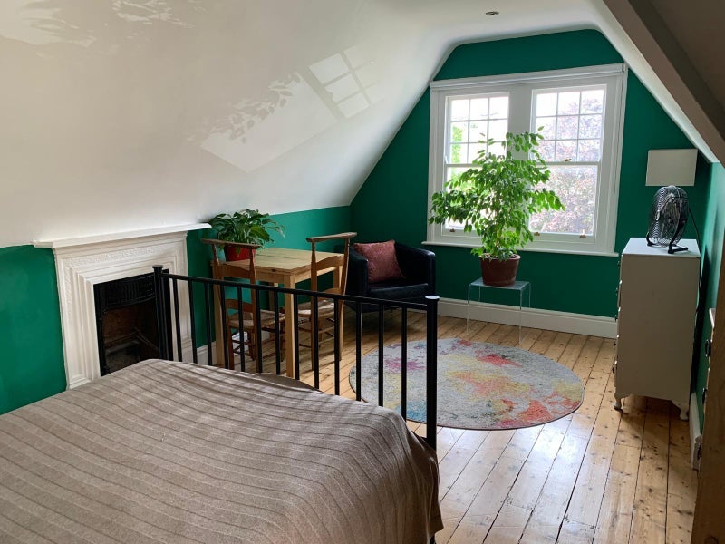 Room Coldharbour Road in Bristol