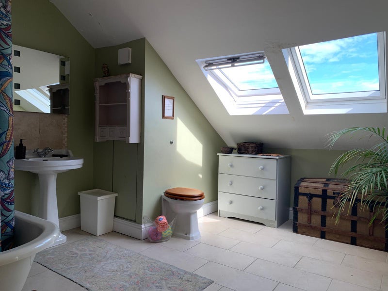Room Coldharbour Road in Bristol