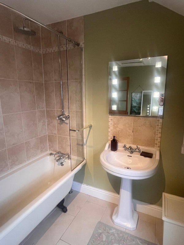 Room Coldharbour Road in Bristol