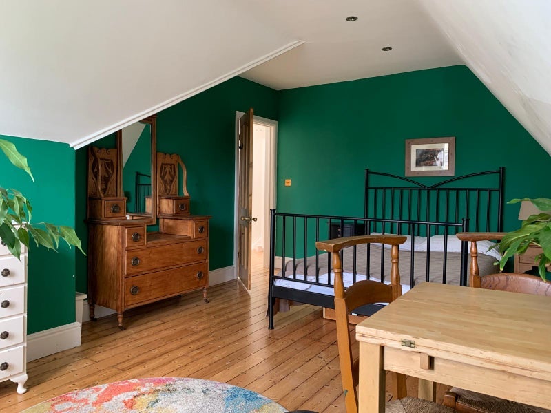 Room Coldharbour Road in Bristol