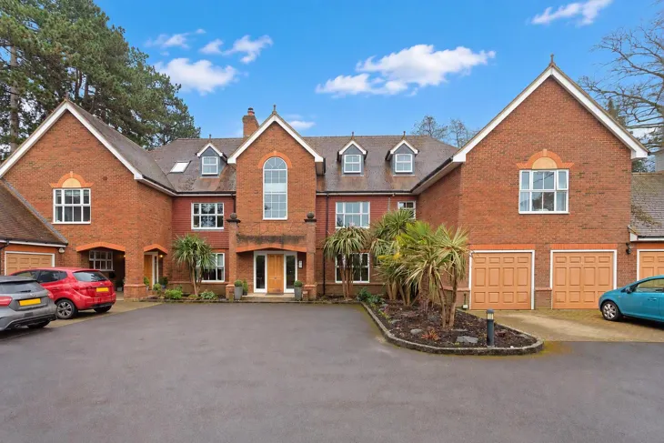 Flat Lady Margaret Road in Sunningdale
