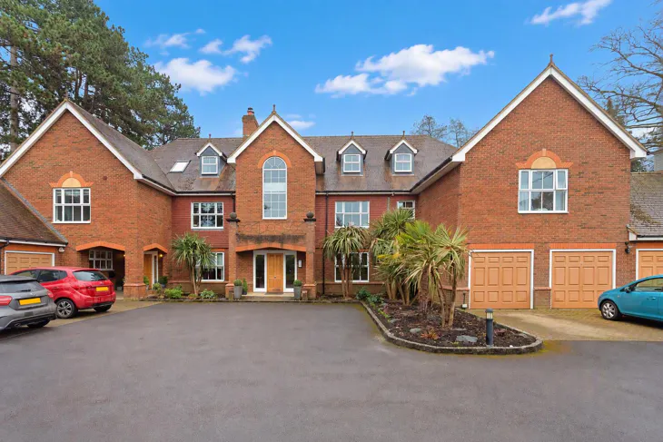Flat Lady Margaret Road in Sunningdale