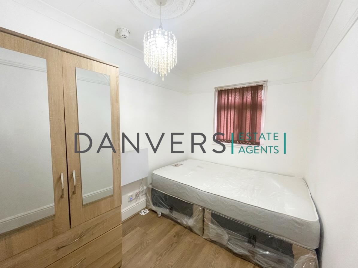 Room Fosse Road South in Leicester