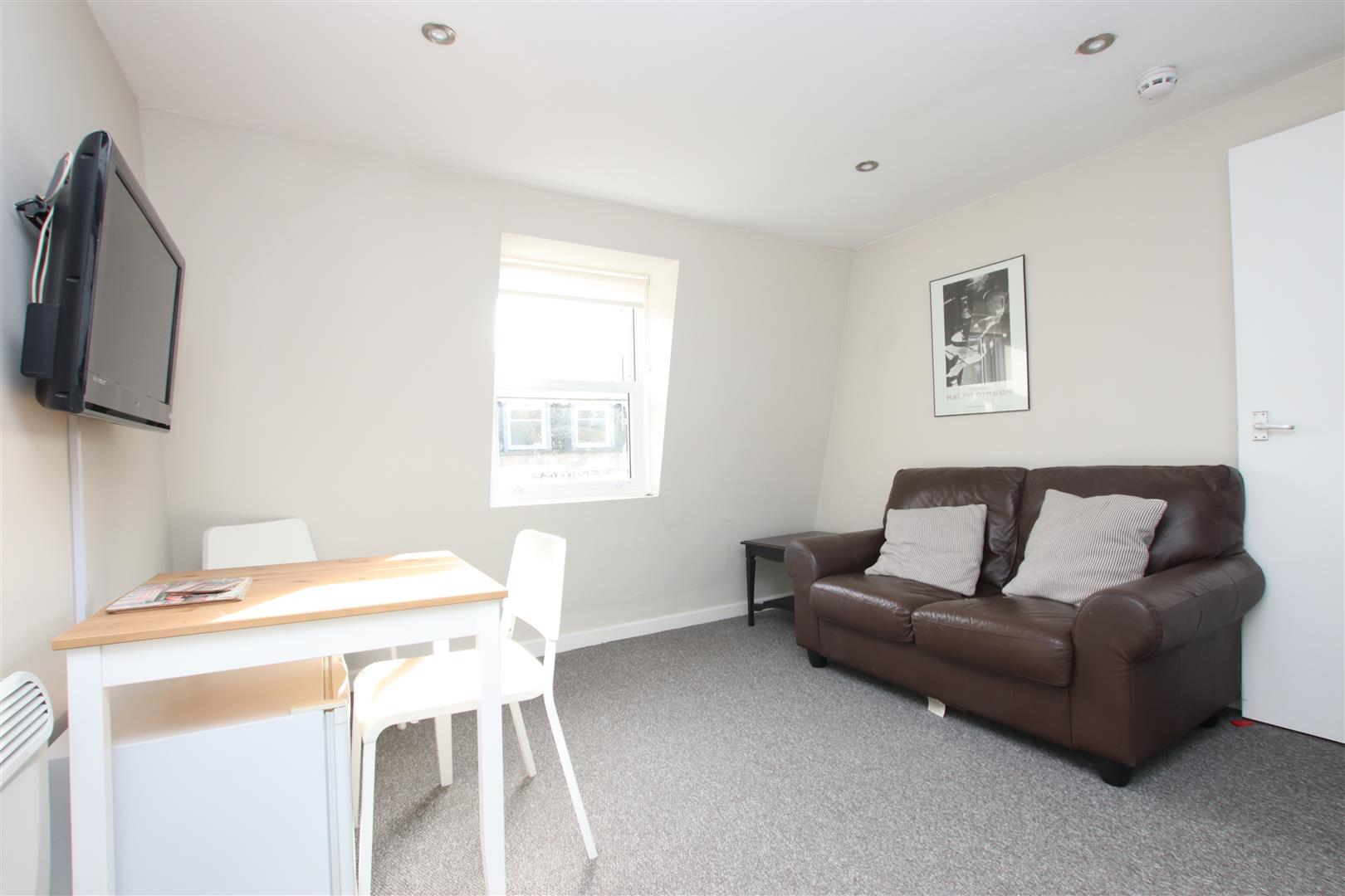 Room Eastfield Avenue in Bath