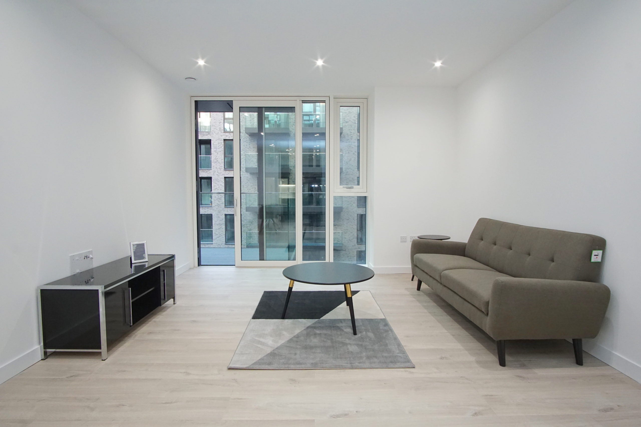 Flat Springpark Drive in Greater London