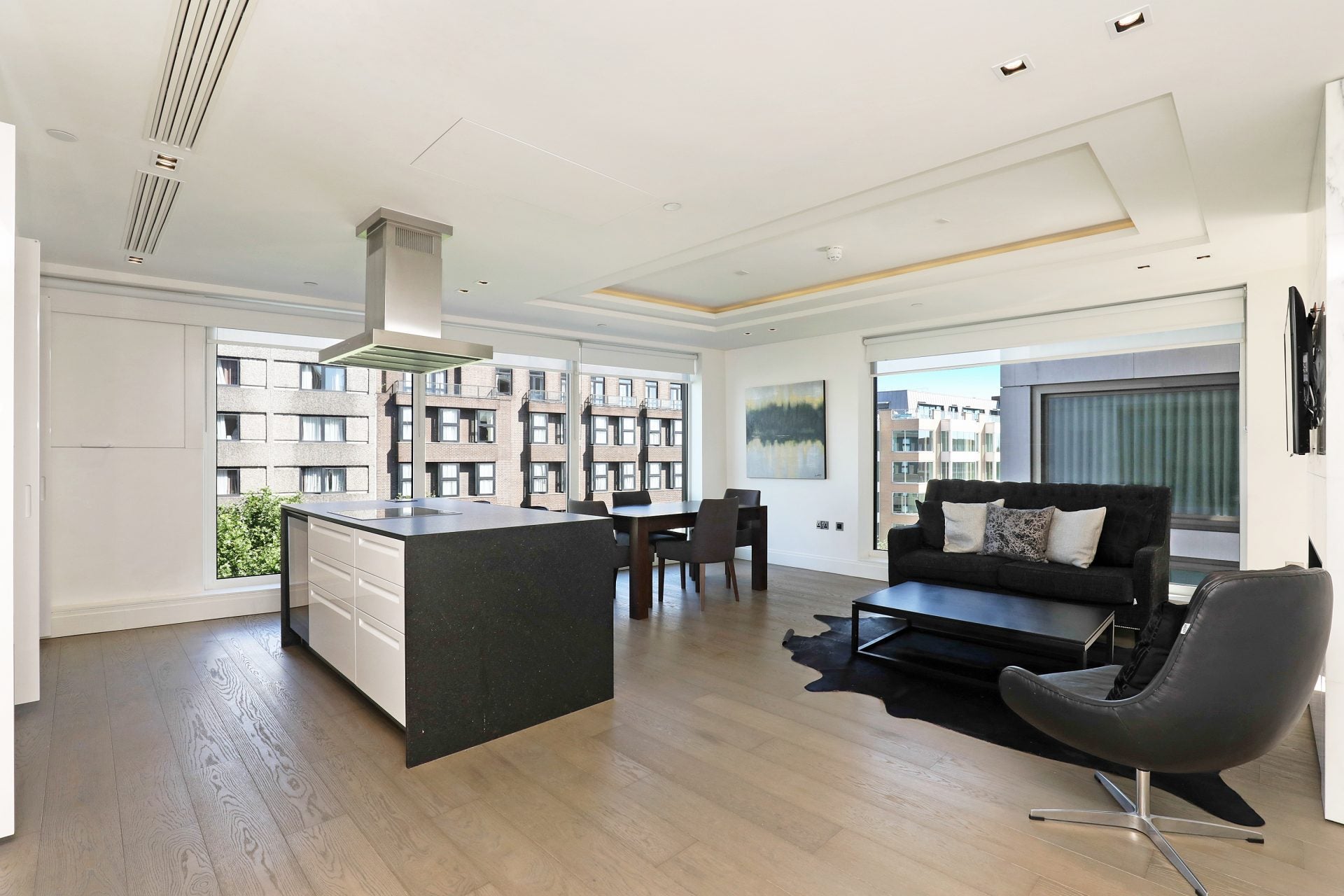 Flat Kensington High Street in Greater London