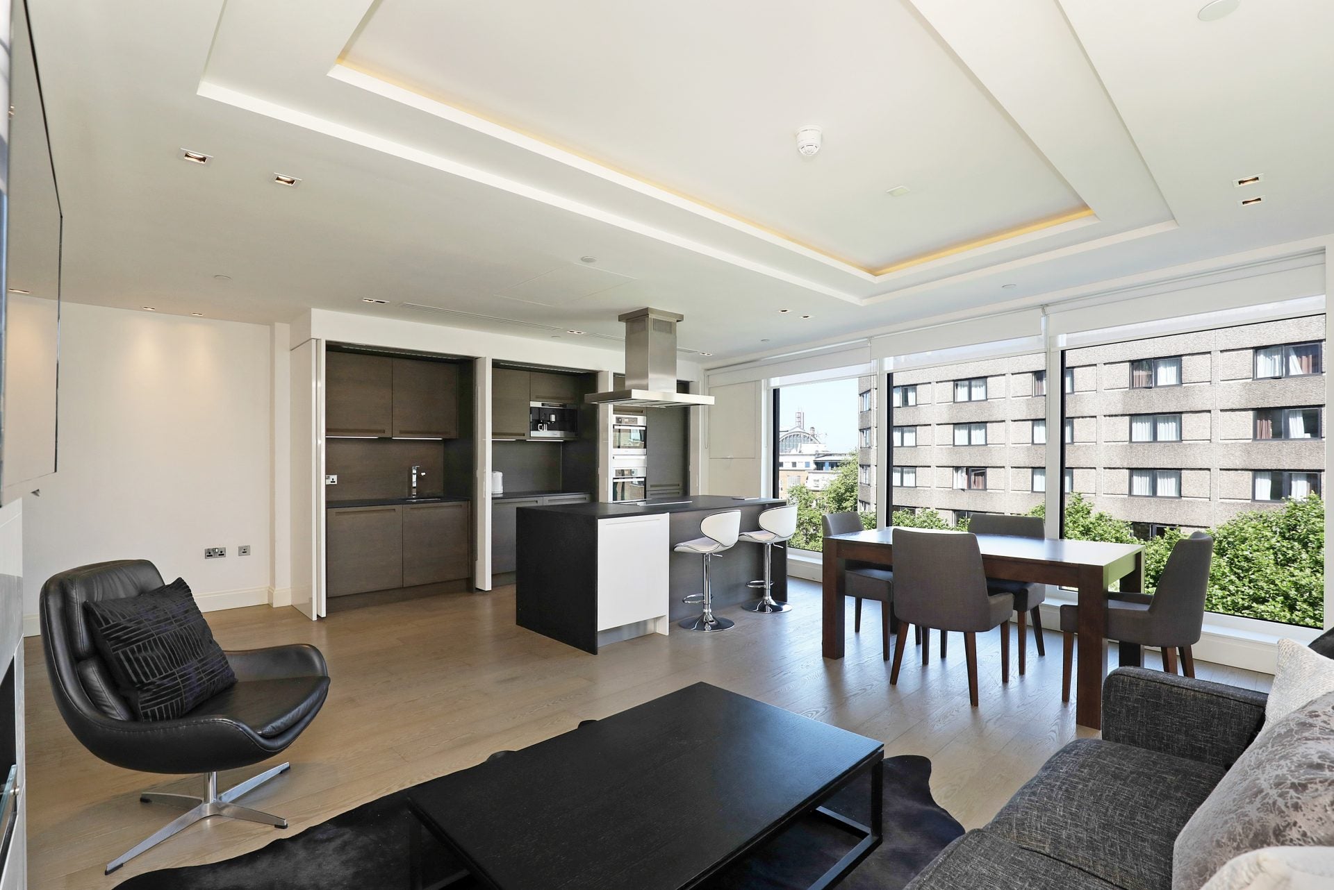 Flat Kensington High Street in Greater London