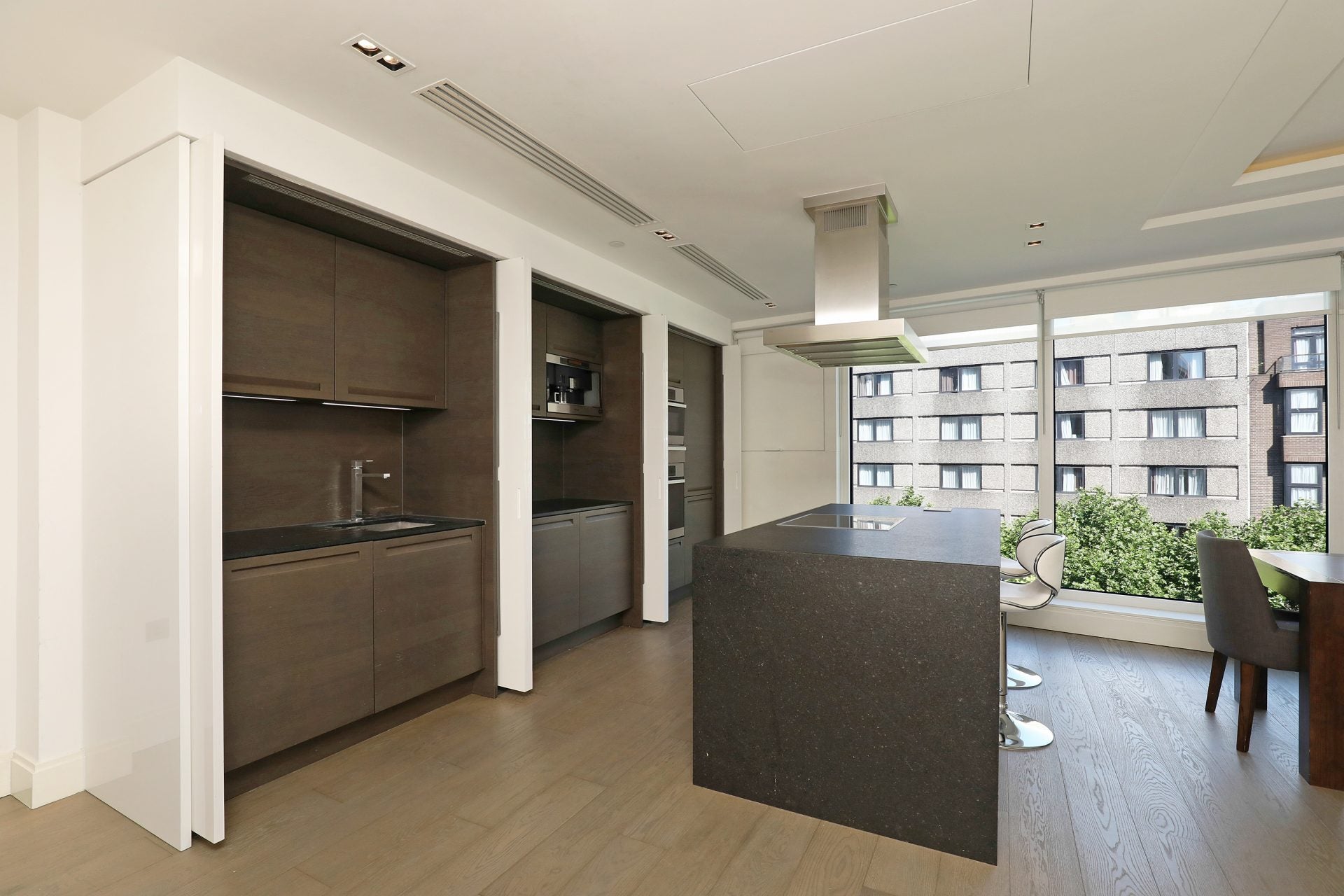 Flat Kensington High Street in Greater London
