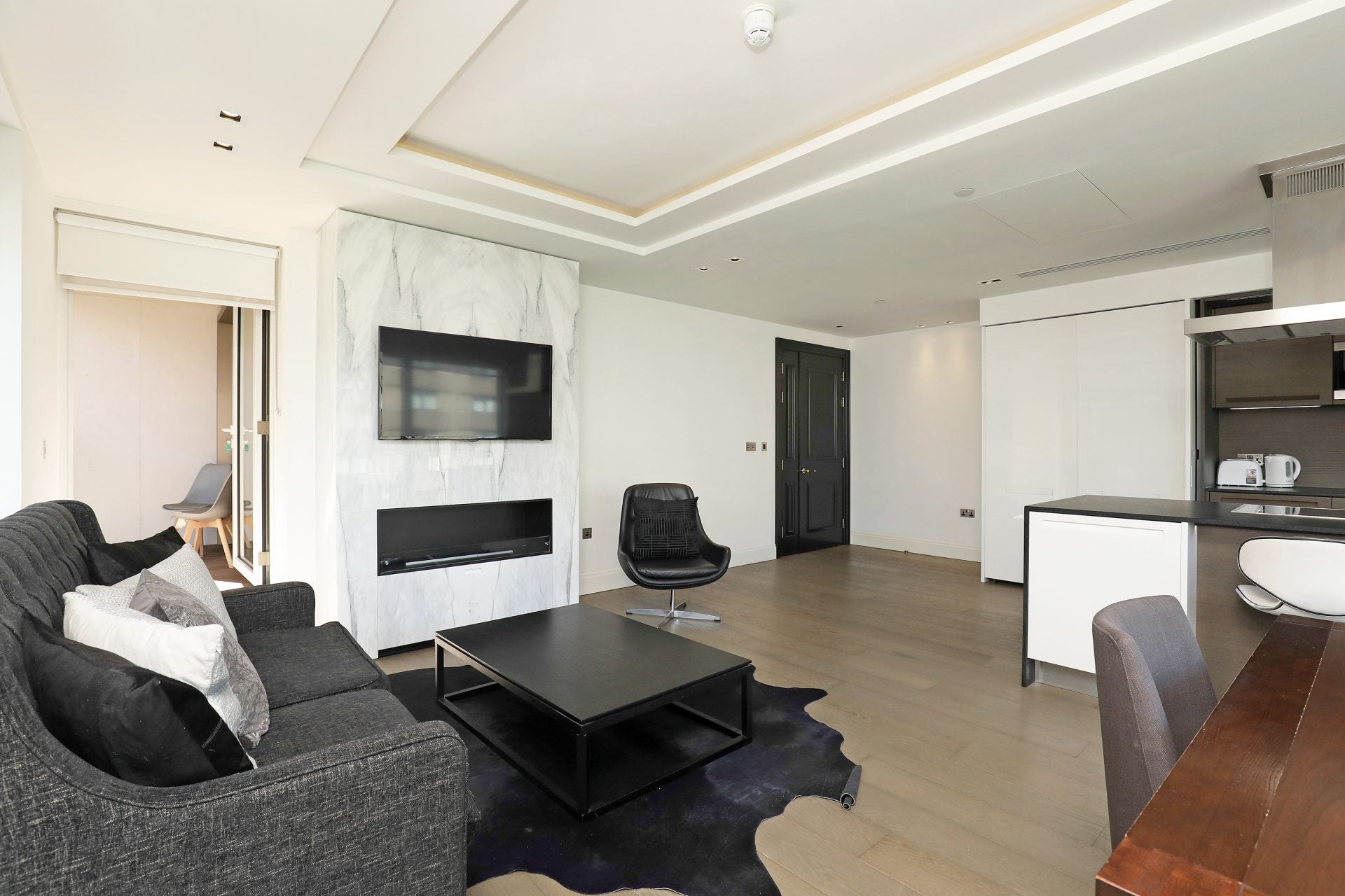 Flat Kensington High Street in Greater London