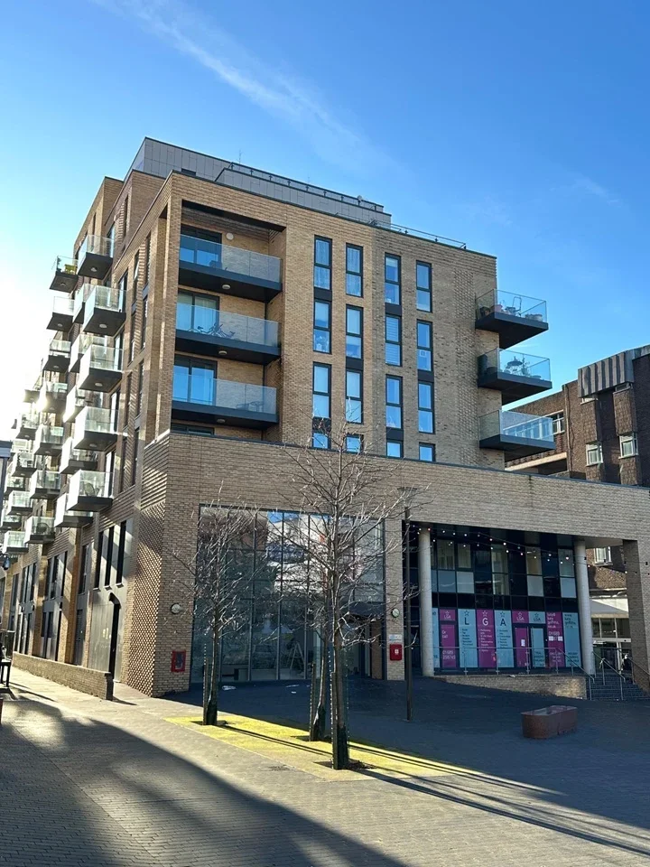 Flat Walnuts Shopping Centre in Greater London