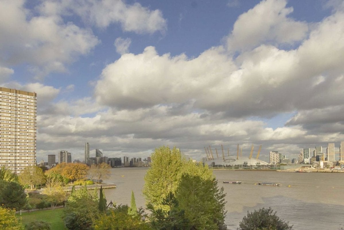 Flat Rembrandt Close in Greater London