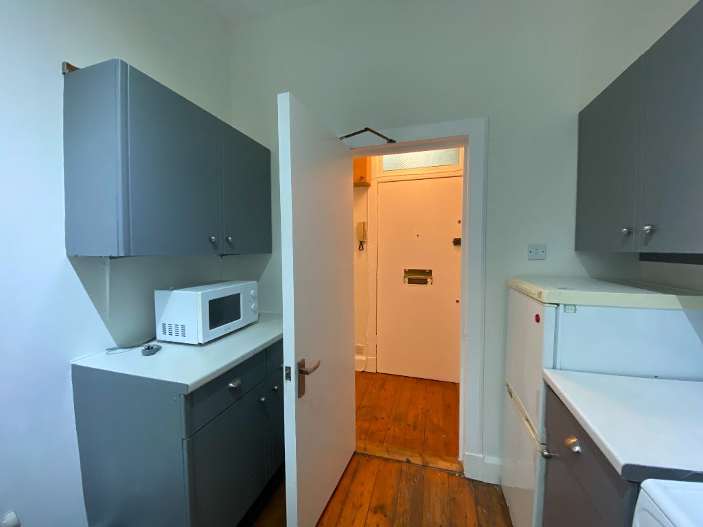 Flat Dalgety Road in City of Edinburgh