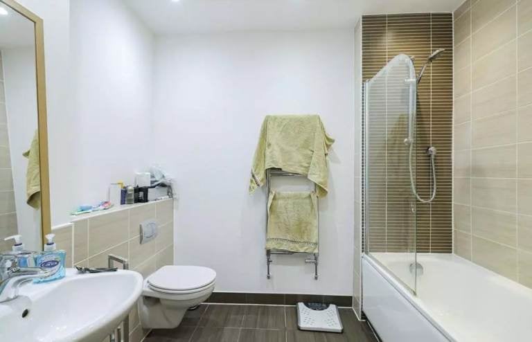 Flat Salton Square in Greater London