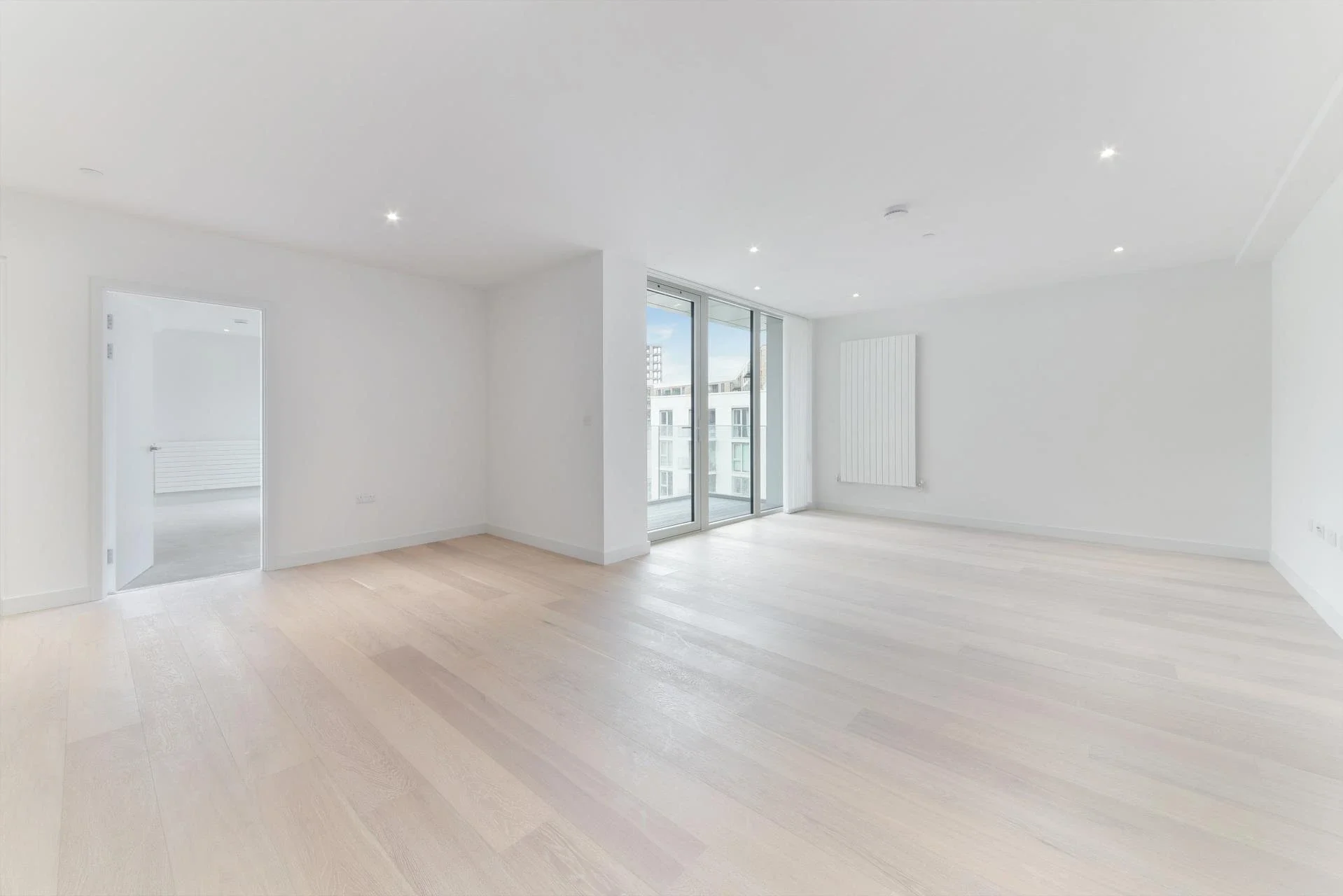 Flat Riverside Walk in Greater London
