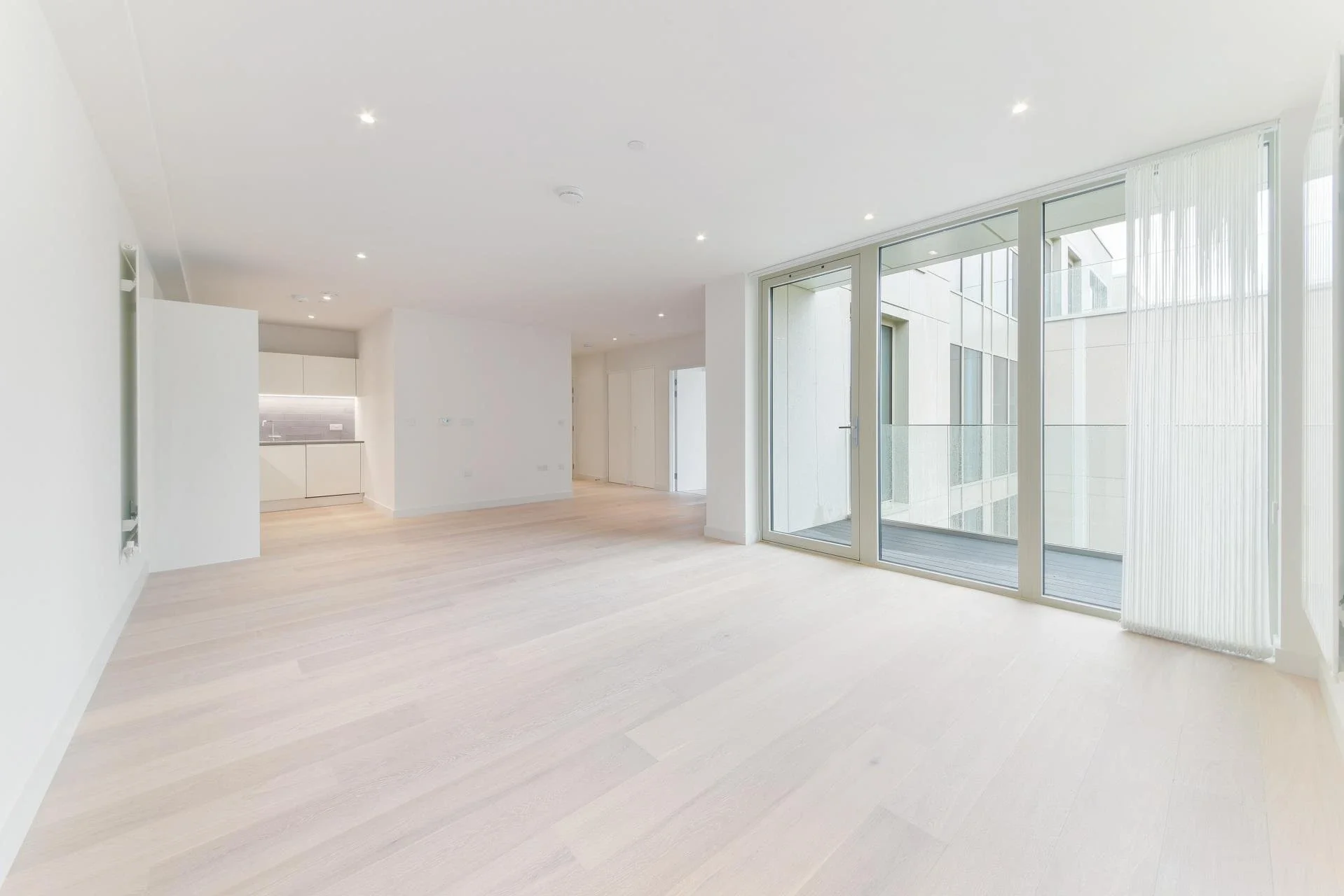 Flat Riverside Walk in Greater London